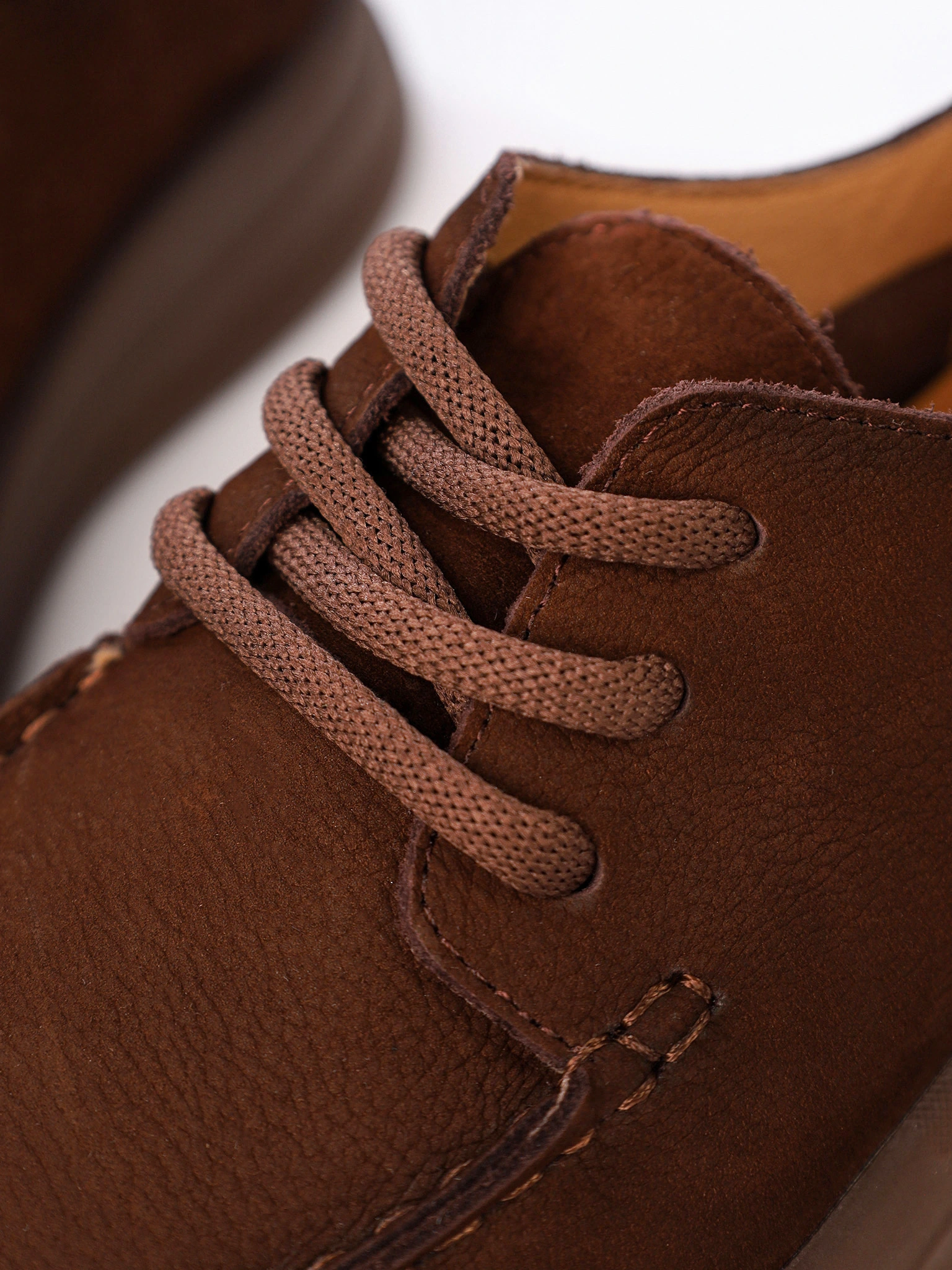 Лоферы темно-коричневого цвета из натурального нубука на низкой подошве